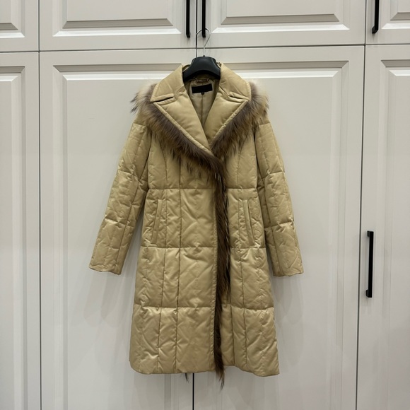 [SOLD] Women’s Winter Jacket (size 38) - LIGHTLY WORN - Picture 1 of 7